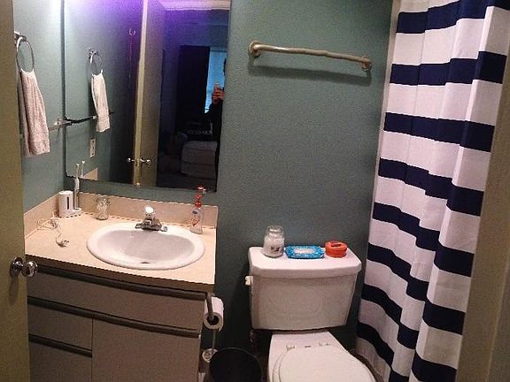 5th image of 215 Boylston Ave E APT C