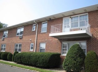 84 Shore Rd APT 2D, Port Washington, NY 11050