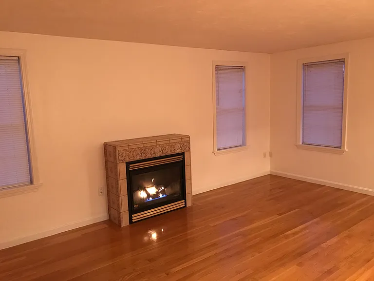 577 Winter St — Photo 26