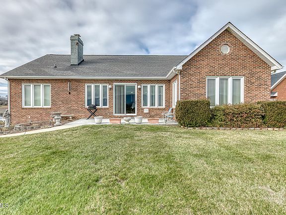 5th image of 229 Country Meadows Cir