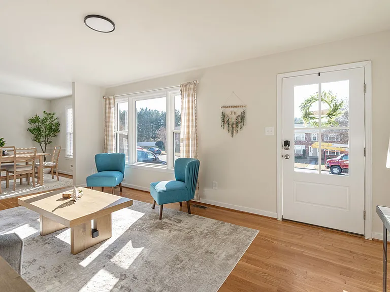 8702 Claymont Dr — Photo 24