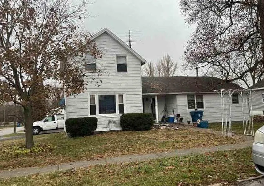 112 W State St photo 1