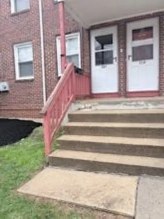 207 S Warner St #207
