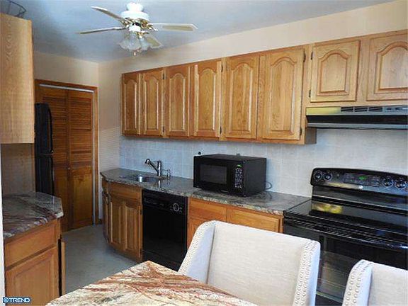 4th image of 549 Devereaux Ave