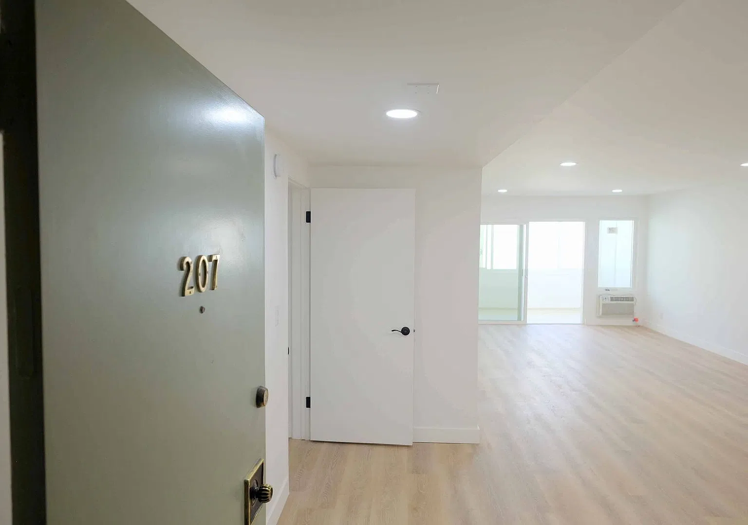 Wooster 1200 S — Photo 2