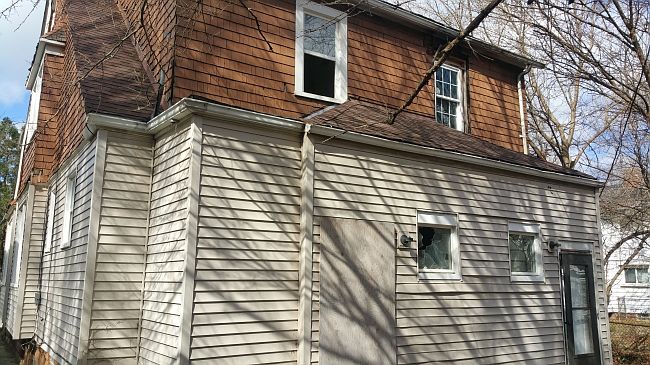 2nd image of 641 E 118th St