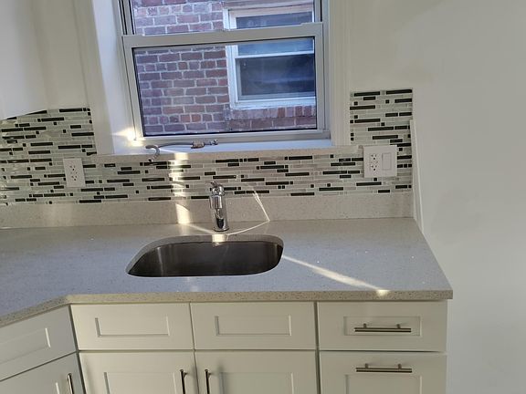 5th image of 61-20 Bell Blvd #2