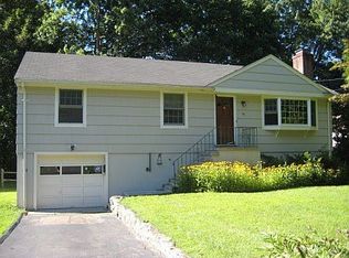 36 Hollow Tree Rd, Norwalk, CT 06854