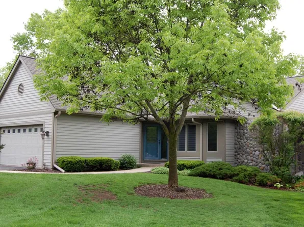 533 White Oak Trl #1, Hartland, WI 53029
