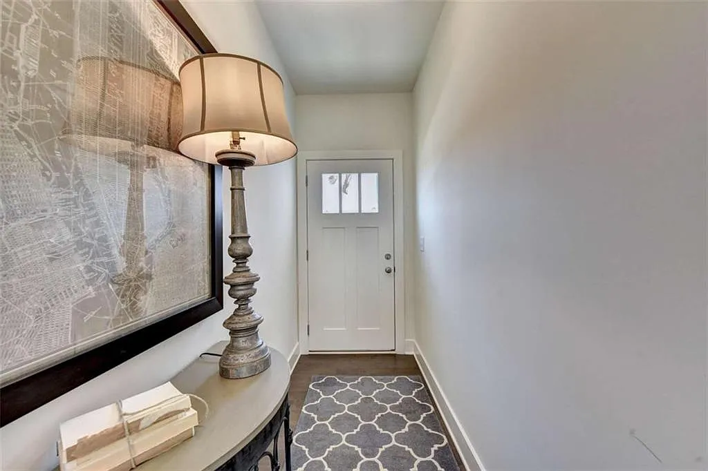 3 bed, 2.5 bath, 1774 sqft, $2,150 — Photo 2