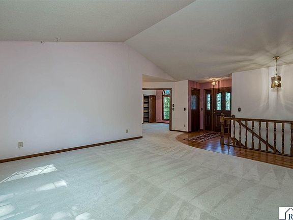 5th image of 377 Carol Ct