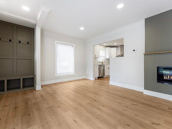 3rd image of 20611 Damman St