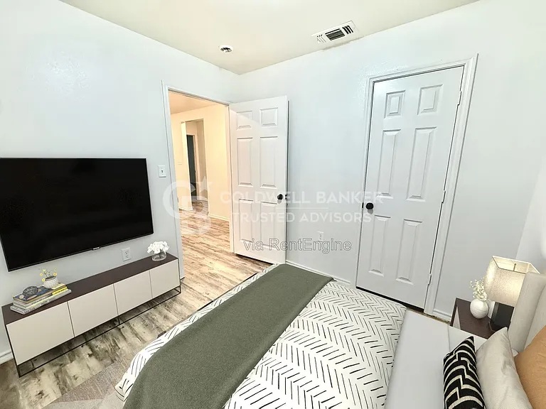 2123 E Broadway #2 — Photo 16