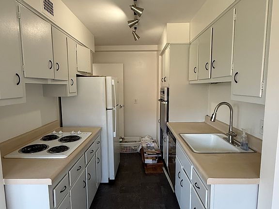 5th image of 1000 East Ave APT 204