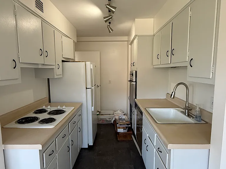1000 East Ave #204 — Photo 5