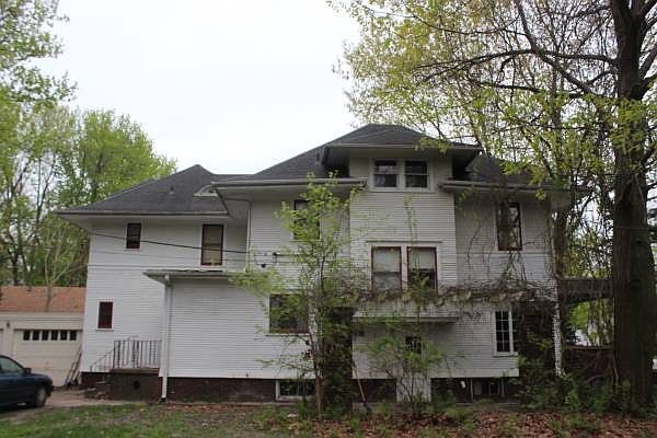 2nd image of 724 19th St SE