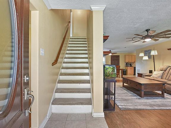 3rd image of 2109 Yorktown Court