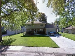 864 Sheldon Ave, Aurora, IL 60506