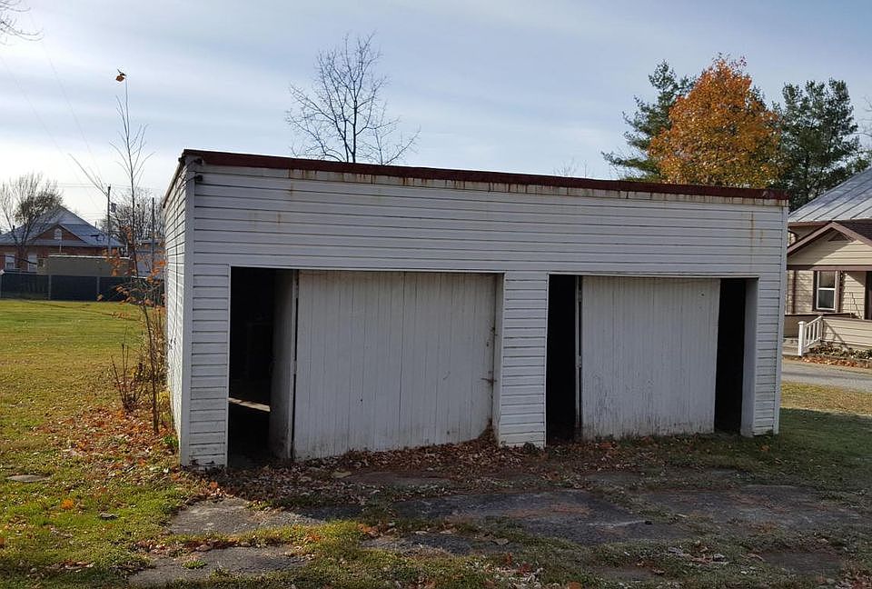 2nd image of 125 N Rich St