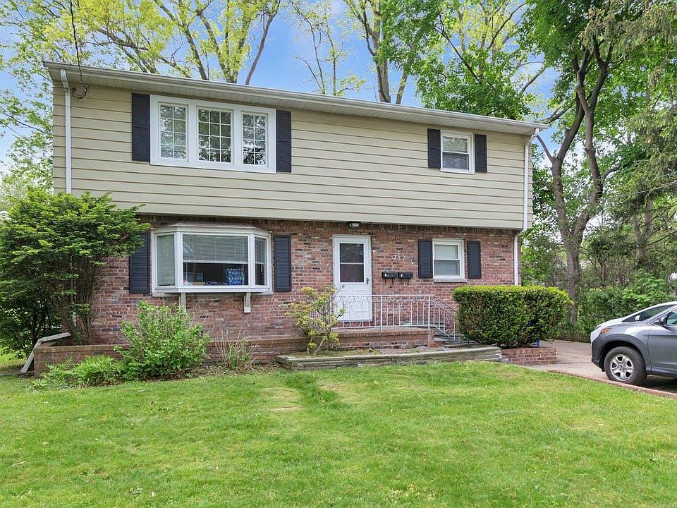 71 Franklin Street, quiet street & walking distance to downtown & bus stop