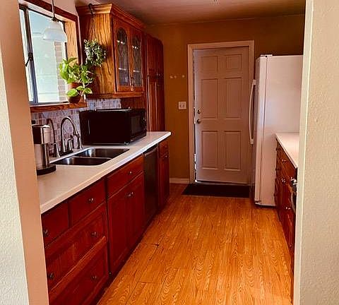 3rd image of 18117 Occidental Ave S