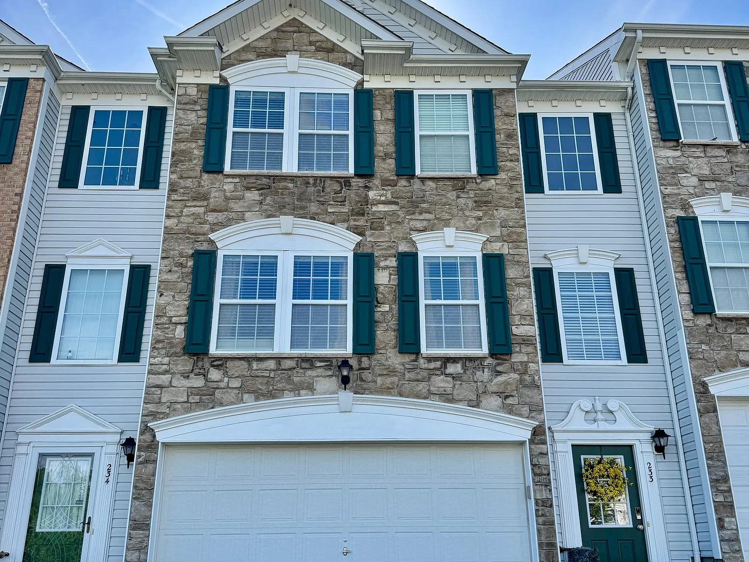233 Grace Manor Dr — Photo 1