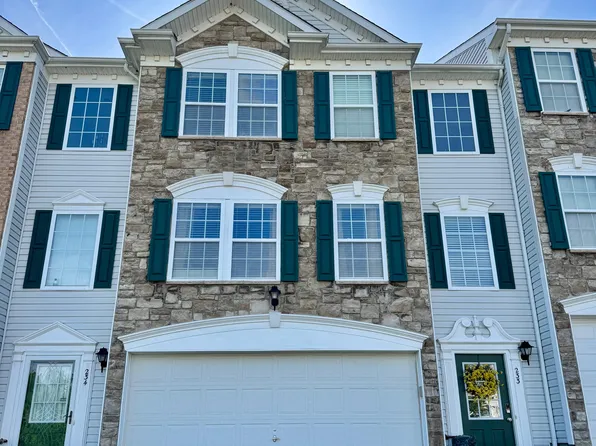 233 Grace Manor Dr, Coraopolis, PA 15108