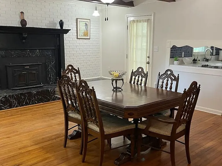 216 Brookwood Dr — Photo 3