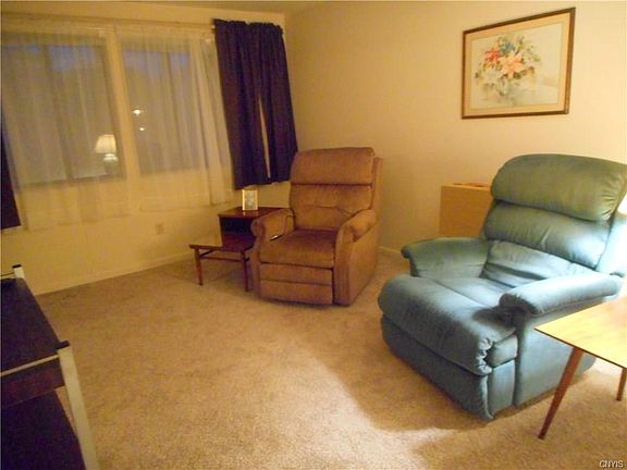 4th image of 304 Higgins Dr