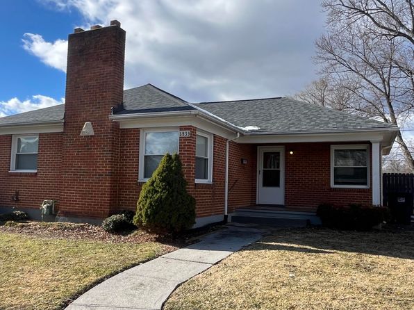 1939 Barrington Dr NW