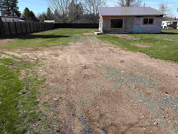 2nd image of 107 N Fir Ave
