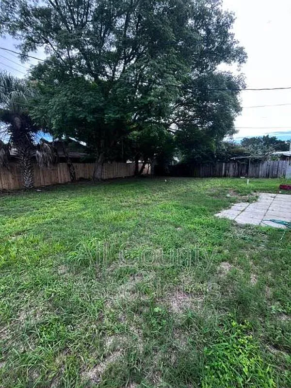 3 bed, 1.5 bath, 1800 sqft, $1,695 — Photo 3