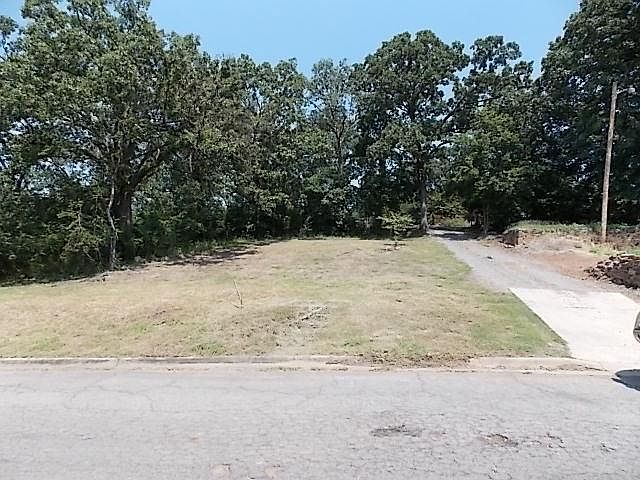 1st image of 701 Poplar St