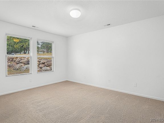 5th image of 295 Primrose Ln