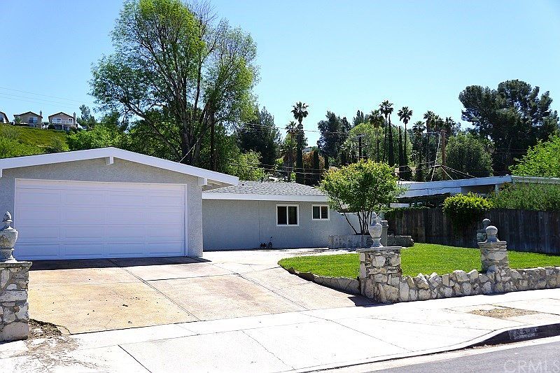 1st image of 27368 Crossglade Ave