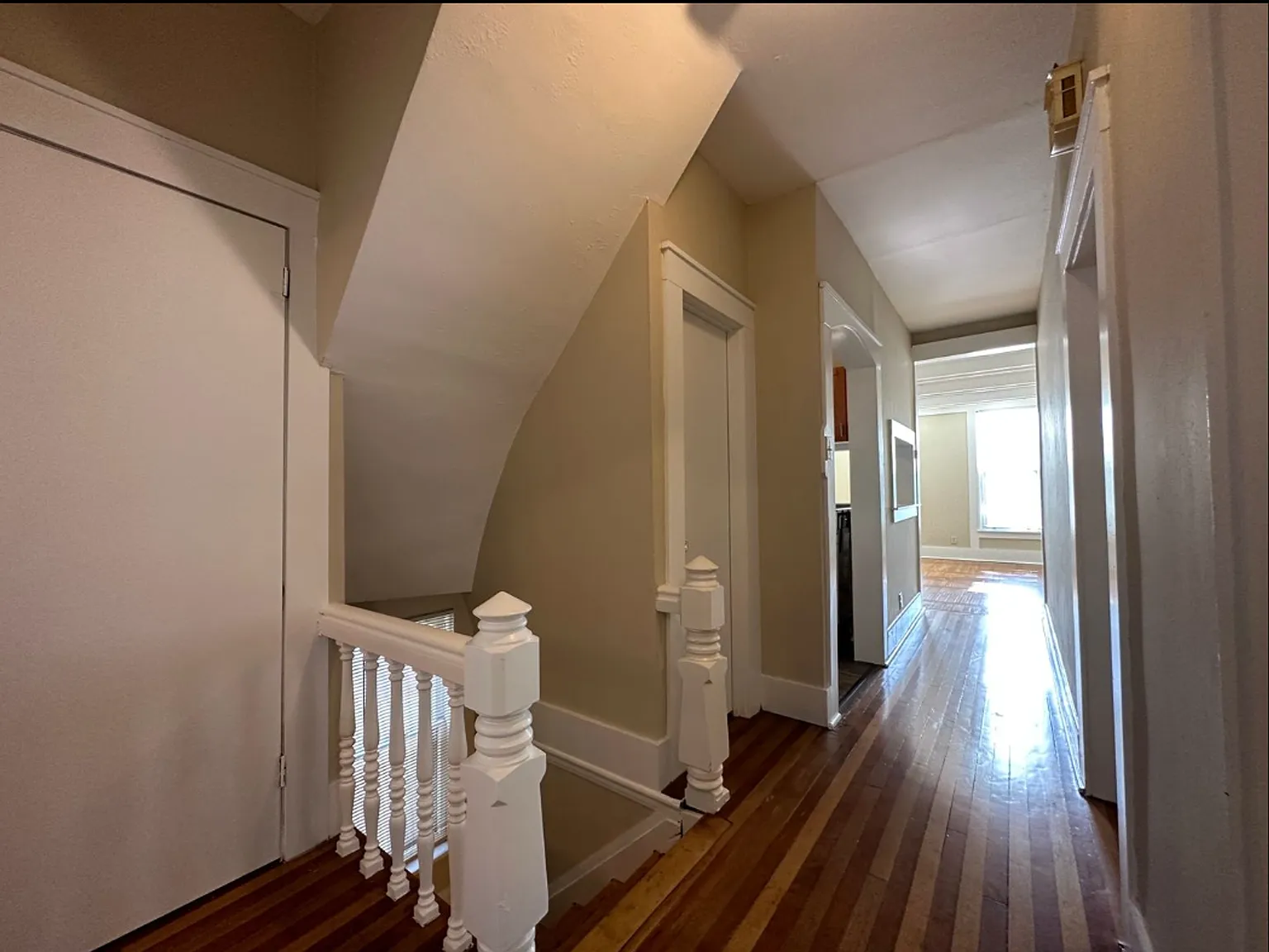2 Bedroom-Brady St - Heat & Electricity Included — Photo 3