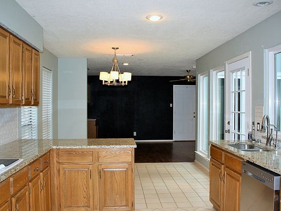 4th image of 4404 Westminister Dr