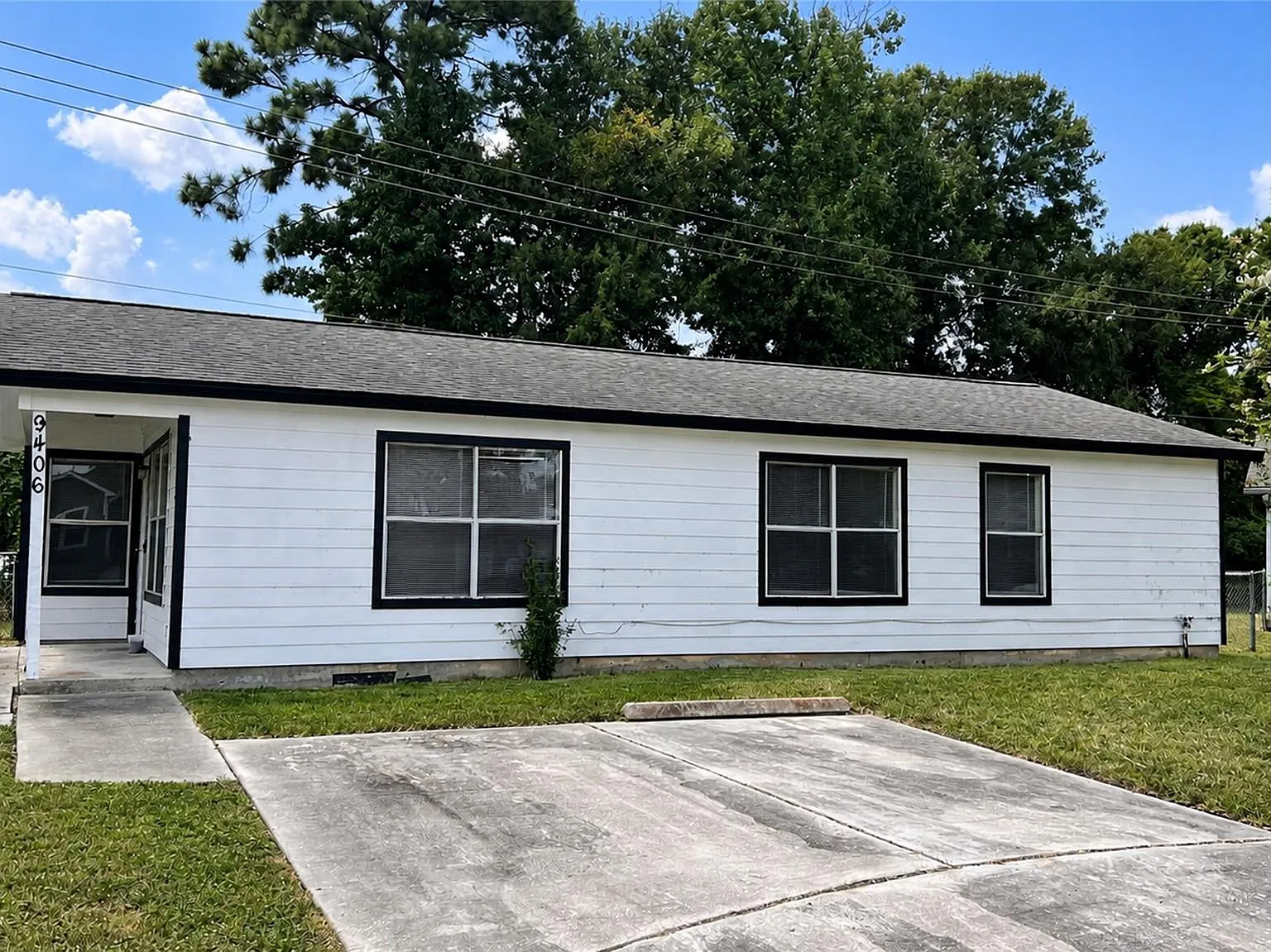 3 bed, 1.0 bath, 1048 sqft, $1,450 — Photo 1