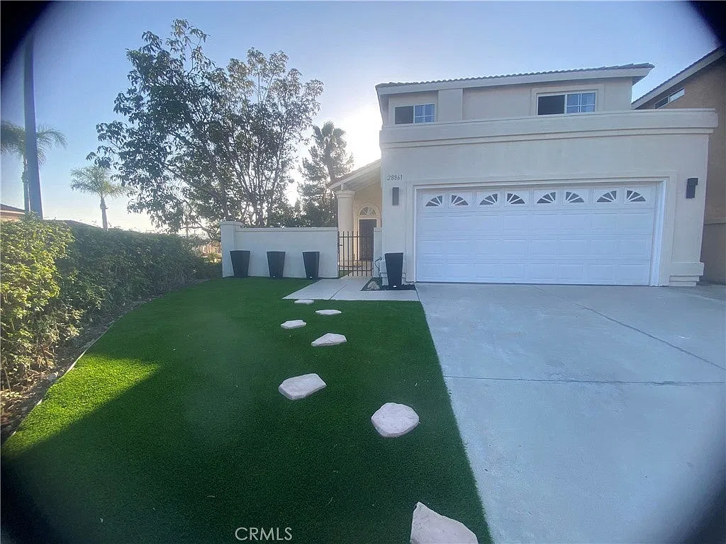 3 bed, 2.5 bath, 1800 sqft, $5,450 — Photo 2