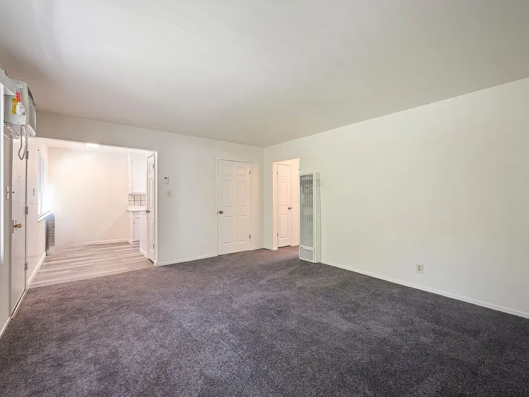 1372 Creekside — Photo 3