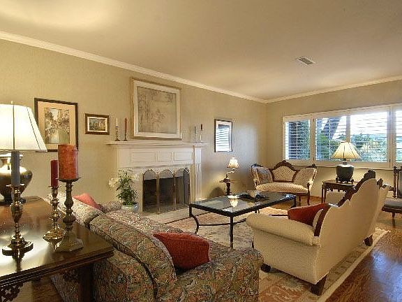 3rd image of 2073 Carolwood Dr