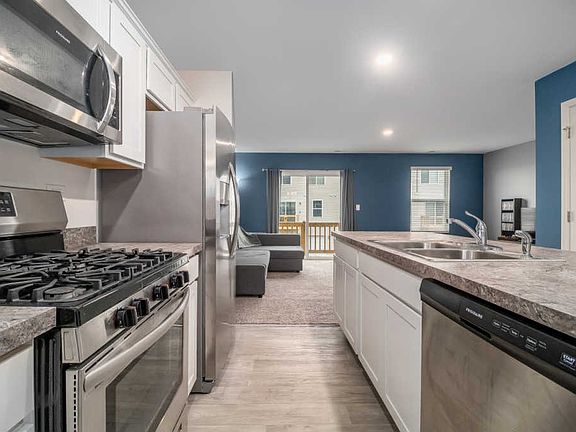 4th image of 612 Spring Leaf Dr