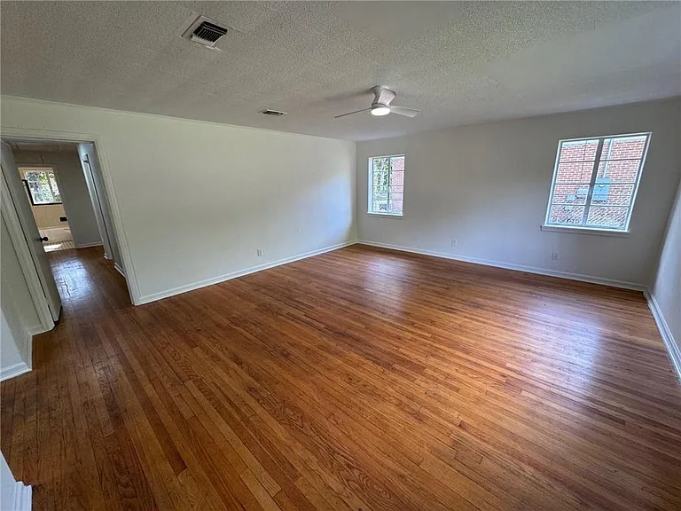 713 Iris Ave — Photo 4