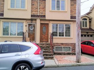 21 Plumtree Ln, Staten Island, NY 10309