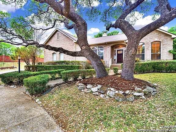 4th image of 2531 NE HOLLOW VILLAGE DR