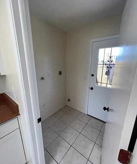 925 Marshall St — Photo 12