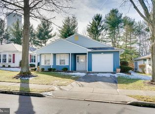 307 Hilltop Ln E, Columbus, NJ 08022