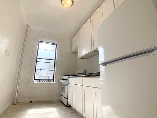 2nd image of 2530 Ocean Ave #B9
