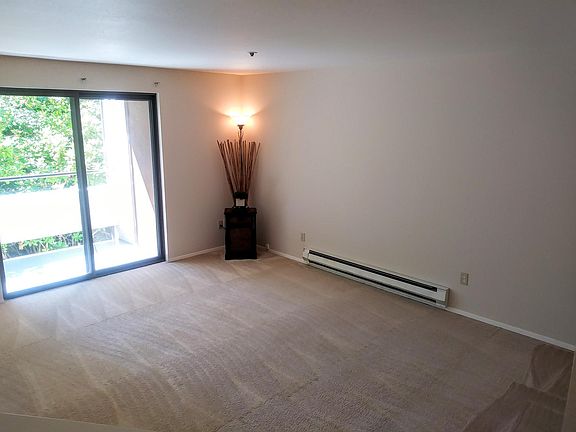 4th image of 375 Bellevue Way SE APT 8