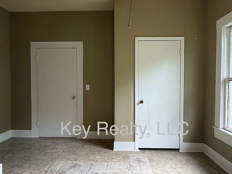 200 Reagan St — Photo 6